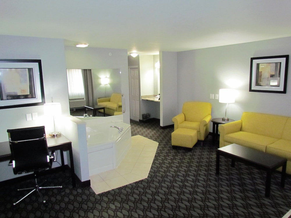 Oak Hill Inn & Suites - photo 41