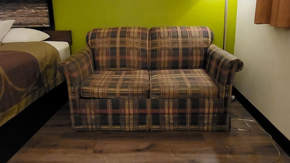 Super 8 by Wyndham Canton Livonia Area - photo 15