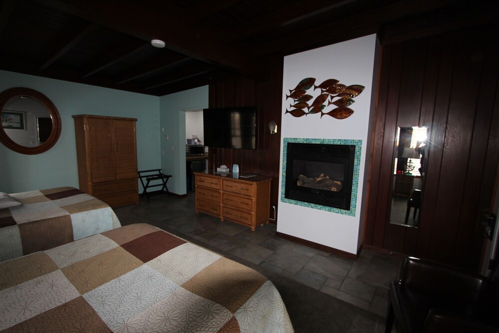 Edgewater Beach Inn - photo 22