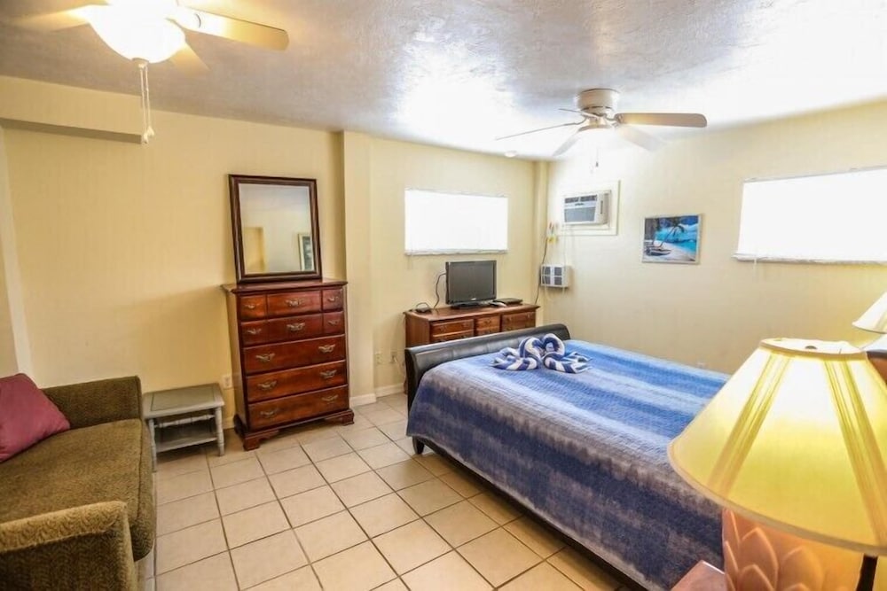 106 Tropical Shores Manor Fort Myers Beach - photo 4