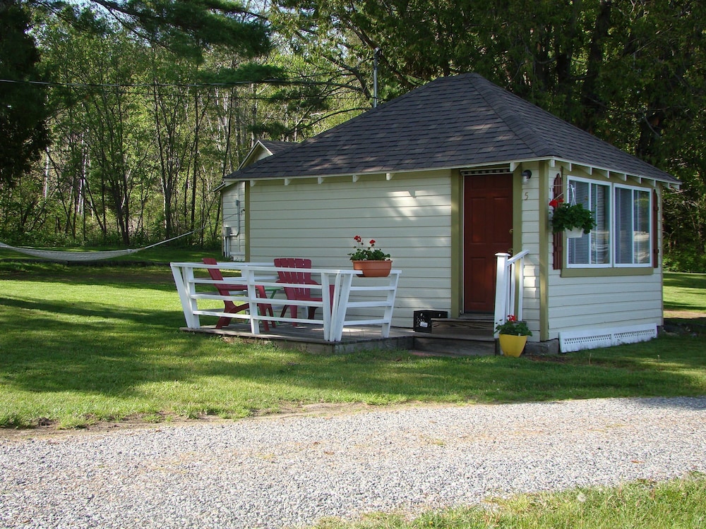 Bay Leaf Cottages & Bistro - photo 50