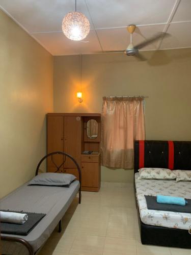 Ginger Guest Room — Unknown City — photo 3