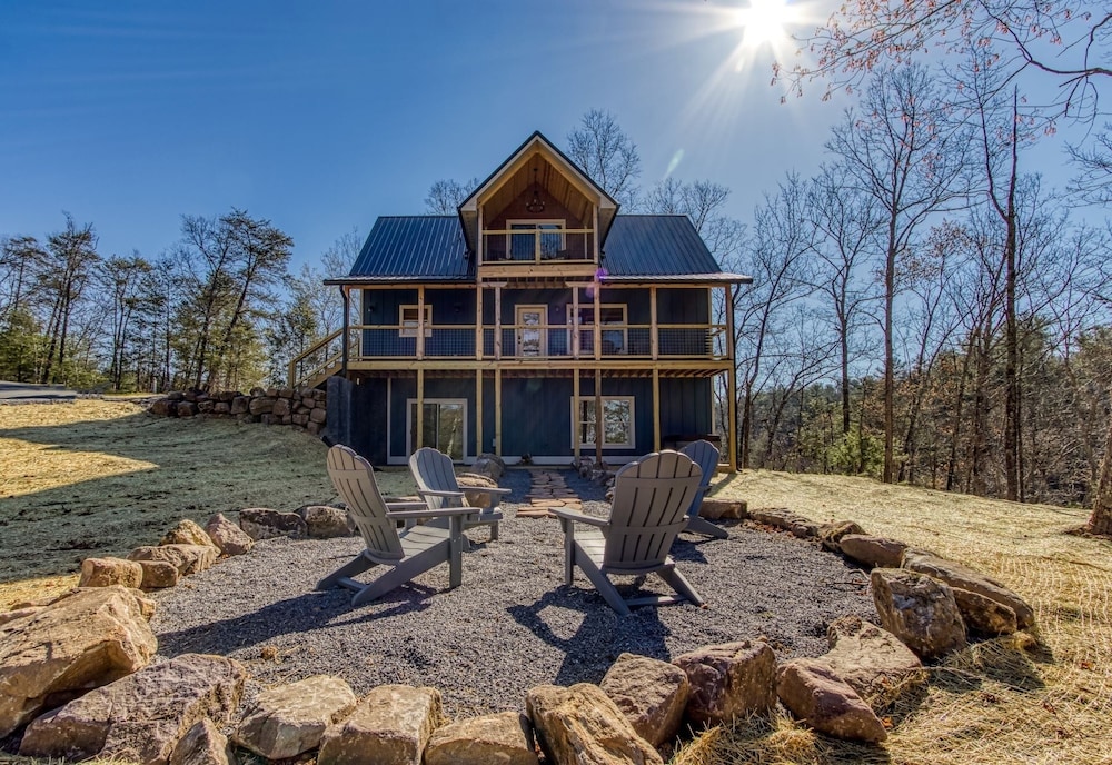 Eagles Flight - carbon neutral hotel in Sevierville