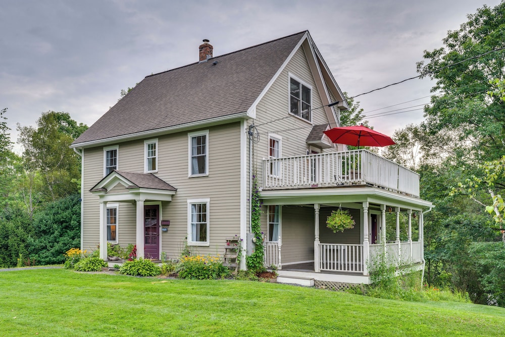 Family friendly Retreat in Barre: 2 Spacious Decks