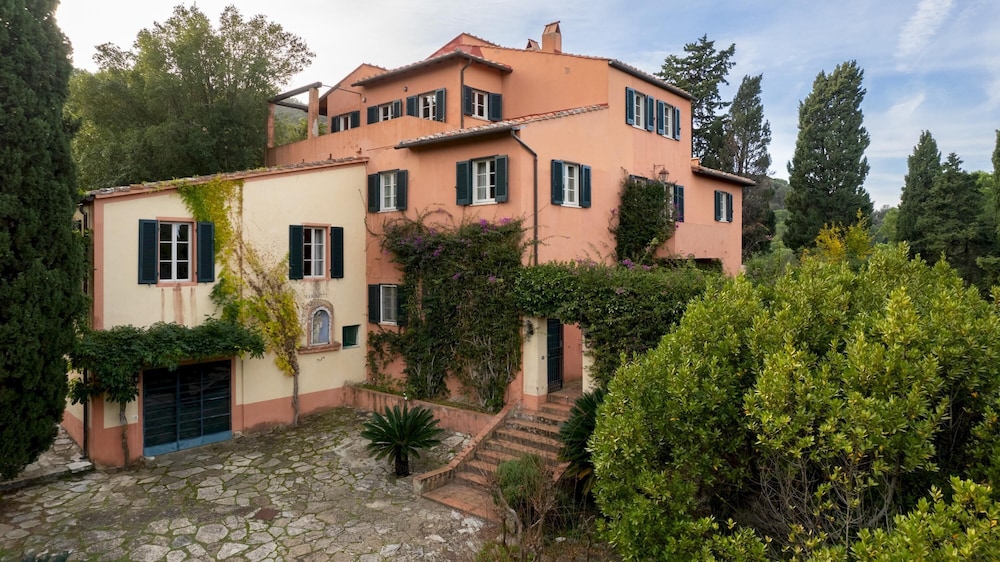 Casa del Duca 10 Emma Villas — 4-Star Luxury Hotel in Portoferraio, Italy