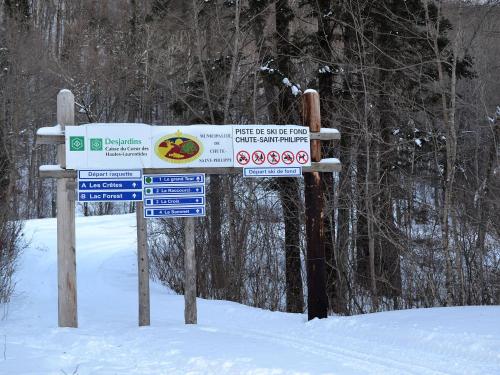La Maison jaune de Chute Saint Philippe — 4-Star Luxury Hotel in Mont-Tremblant, Canada
