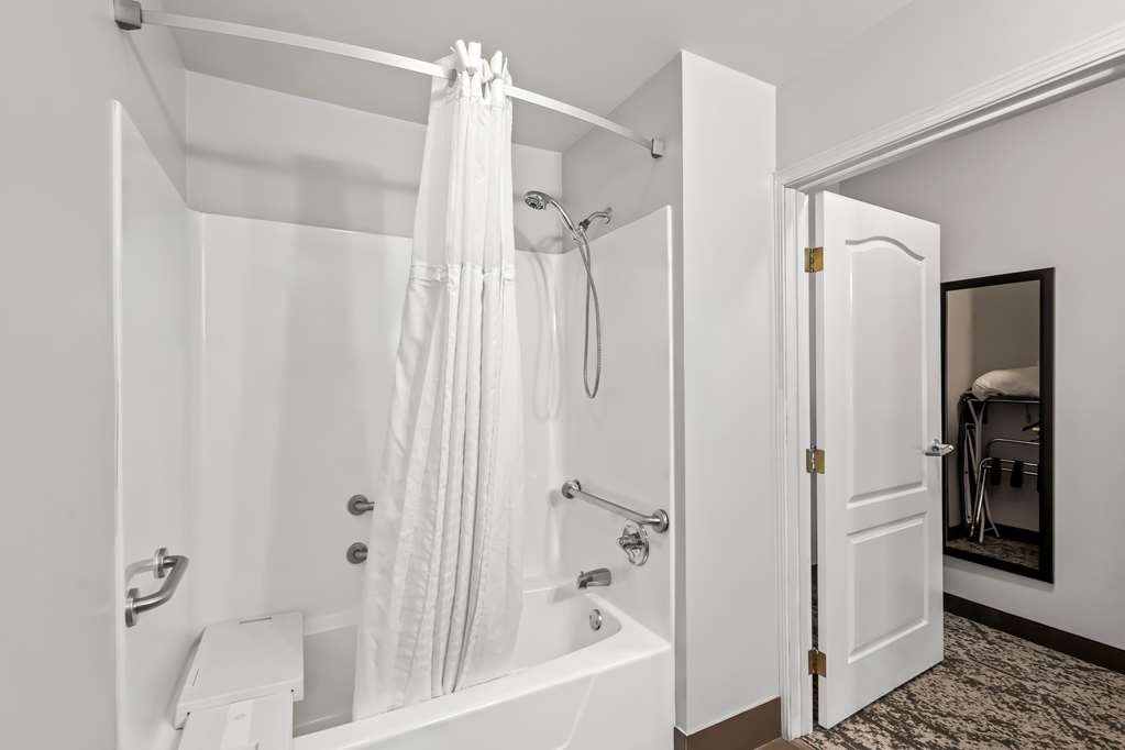 Best Western Fort Wayne Inn & Suites North - photo 35