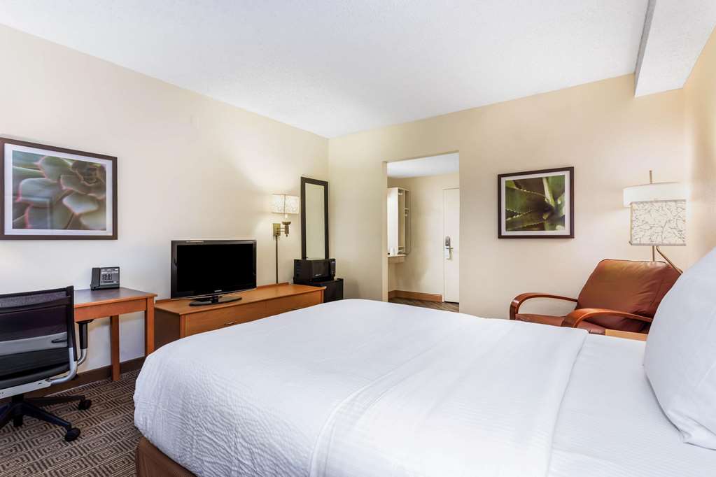 Baymont by Wyndham Orlando South - photo 12