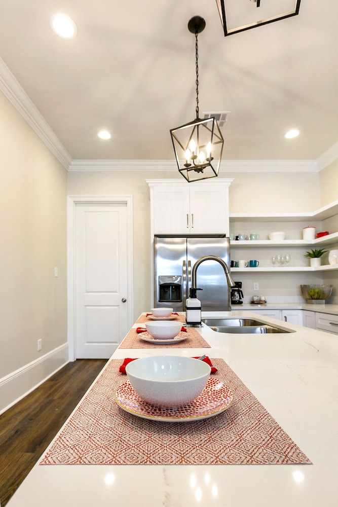 Hosteeva 3BR Steps to St. Charles Ave - photo 8