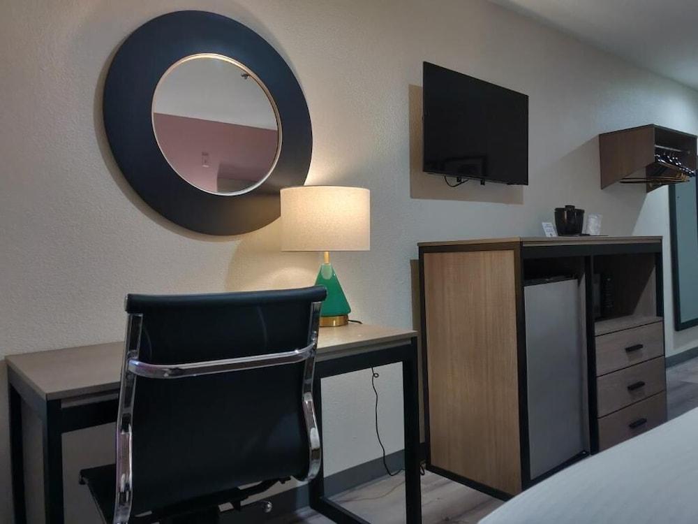 Microtel Inn & Suites By Wyndh - photo 10