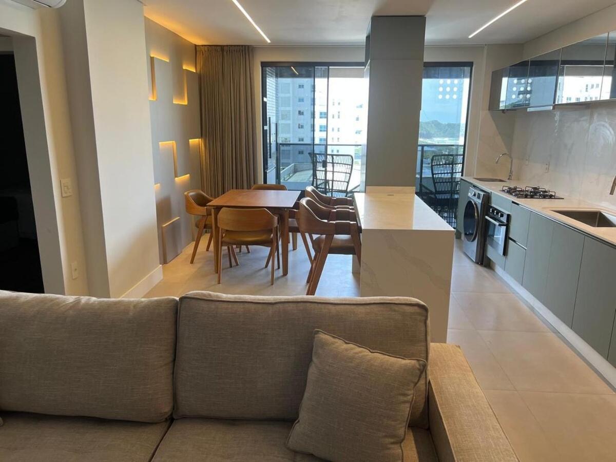 Apartamento 100m da Praia Brava Itajaí