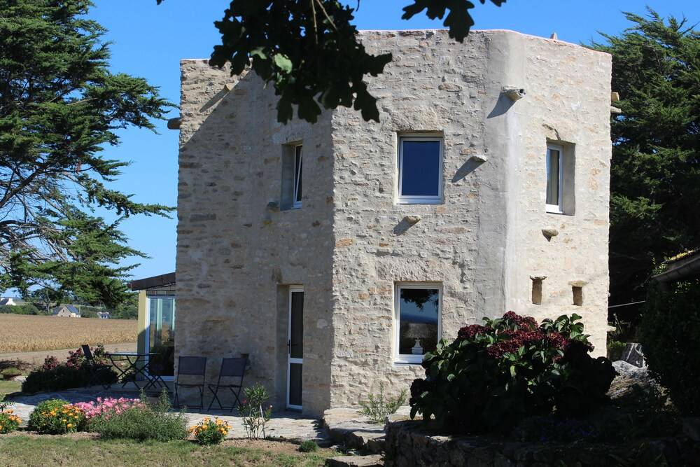 La Tour du Bois Dormant — hotel in Plozevet