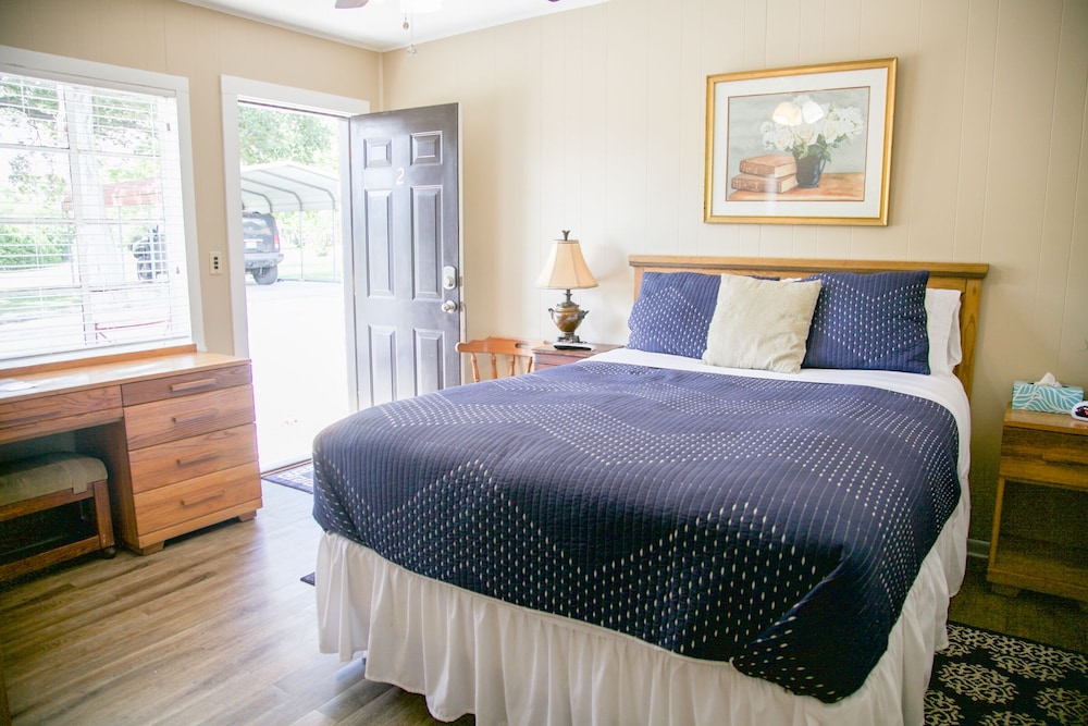 Shiner Country Inn - photo 9