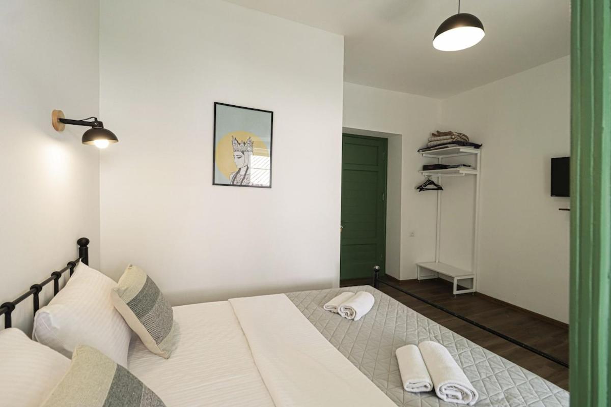 Unique 3 Studio Combo for 6 Guests By Wehost