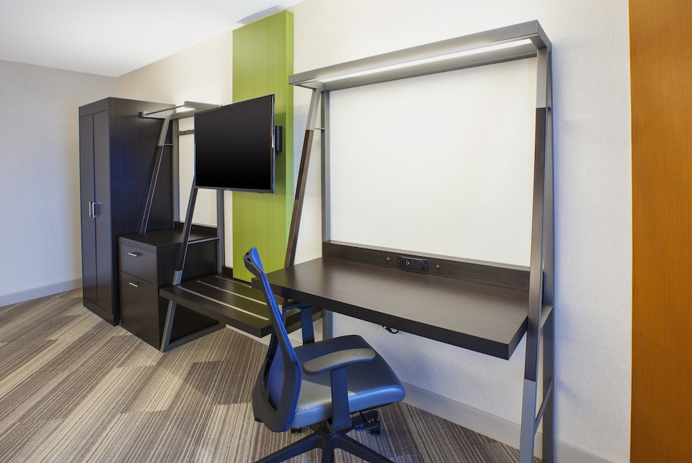 Holiday Inn Express Hotel & Suites Chicago Midway Airport by IHG - photo 7