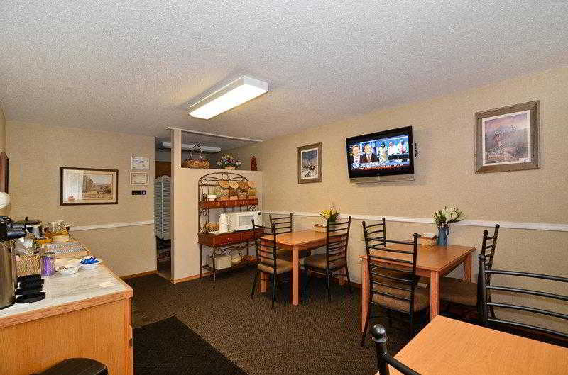 UBar Inn & Suites - photo 13