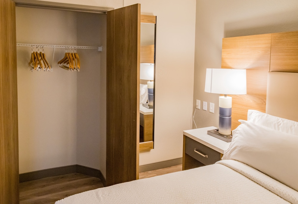 Candlewood Suites Richmond South by IHG - photo 9