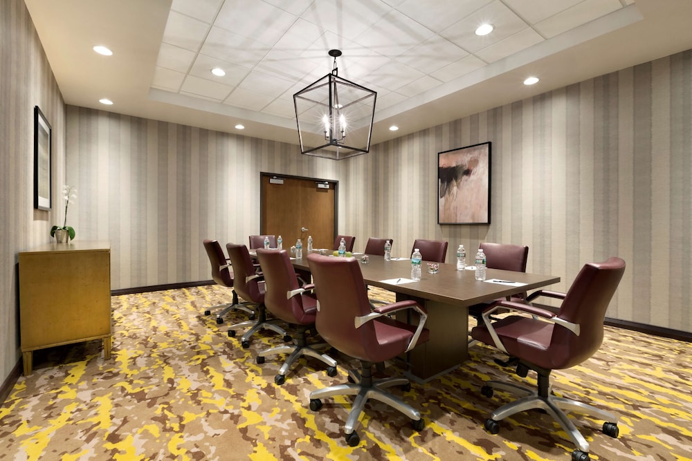 Hilton East Brunswick Hotel & Executive Meeting Center - photo 35