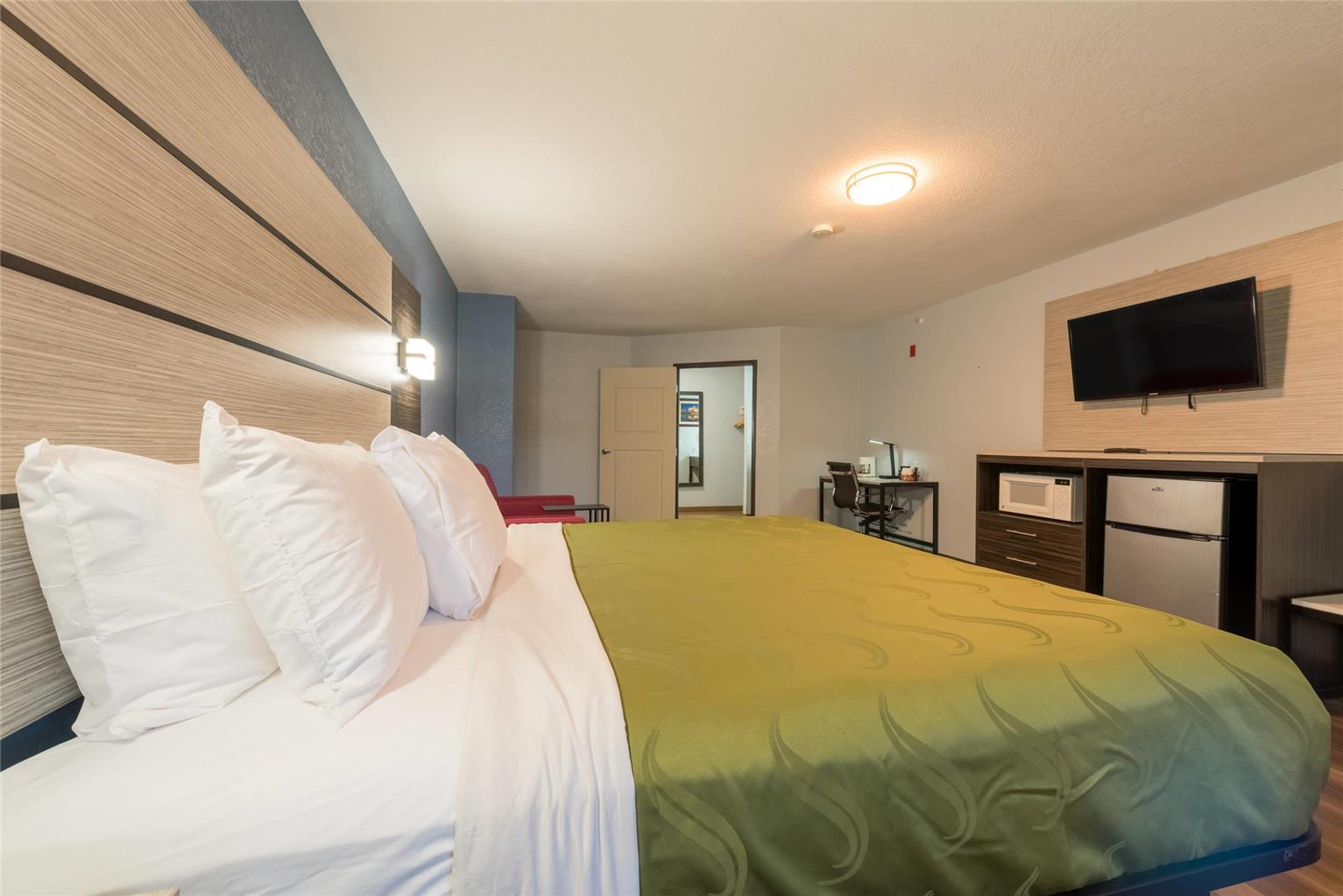Quality Inn & Suites Manitou Springs at Pikes Peak - photo 10
