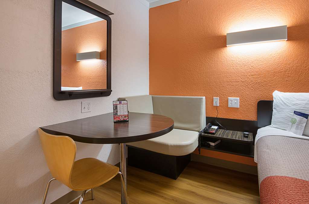 Motel 6 Tampa FL Fairgrounds - photo 16