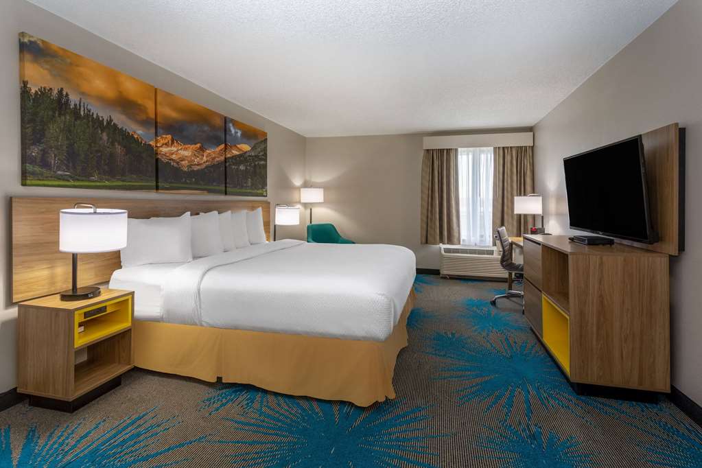 Days Inn & Suites by Wyndham Denver International Airport - photo 17