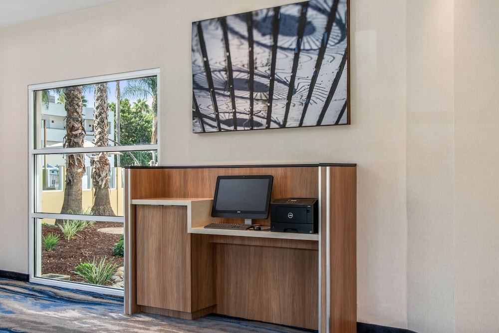 Fairfield Inn & Suites by Marriott San Jose Airport - photo 22
