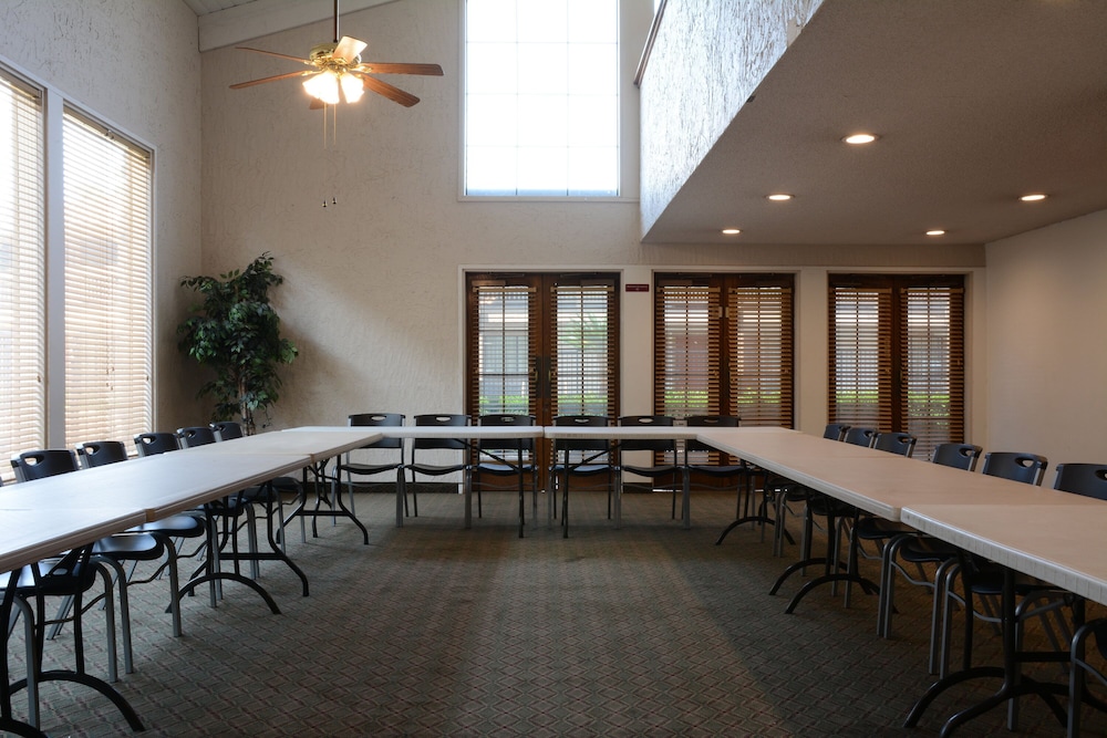 Red Roof Inn San Dimas Fairplex - photo 22