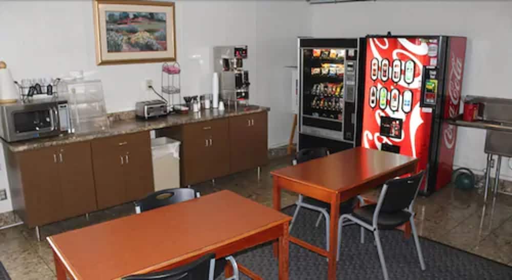 East Grand Inn - photo 35