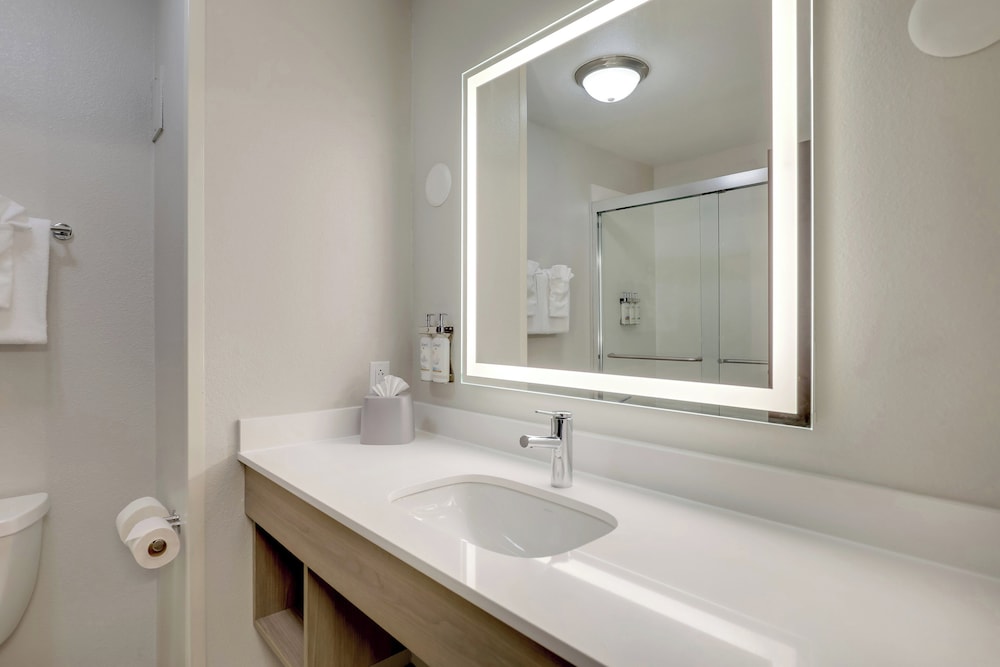 Holiday Inn Express Hotel & Suites Hinesville East Fort Stewart - photo 99