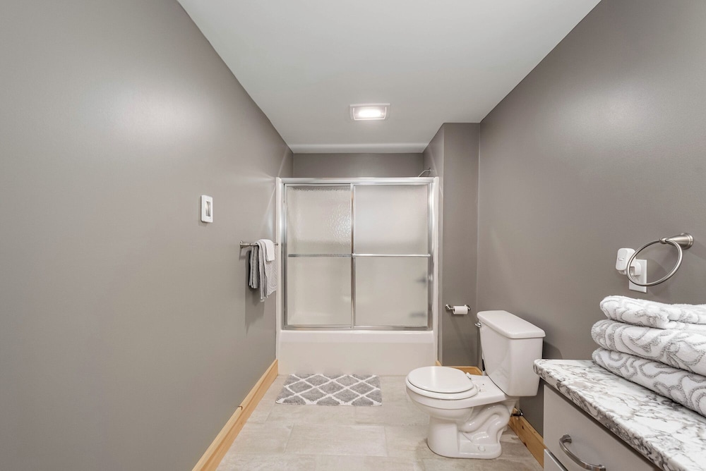 Loch Nest in Oakland, United States