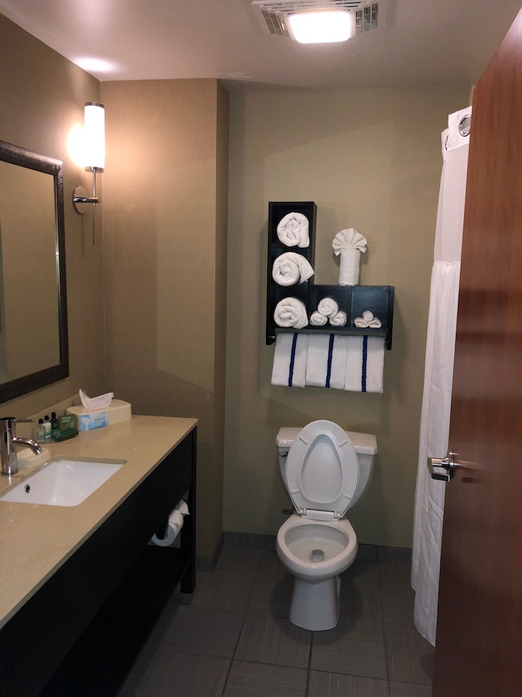 Country View Inn & Suites - photo 26