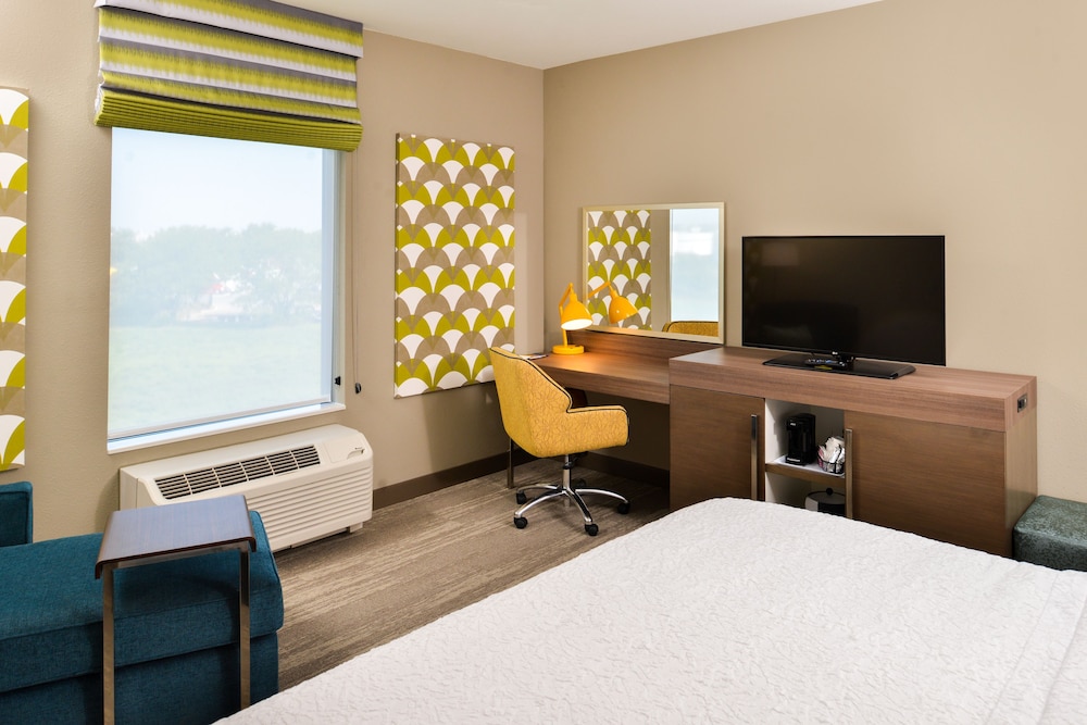Hampton Inn Omaha Airport - photo 16