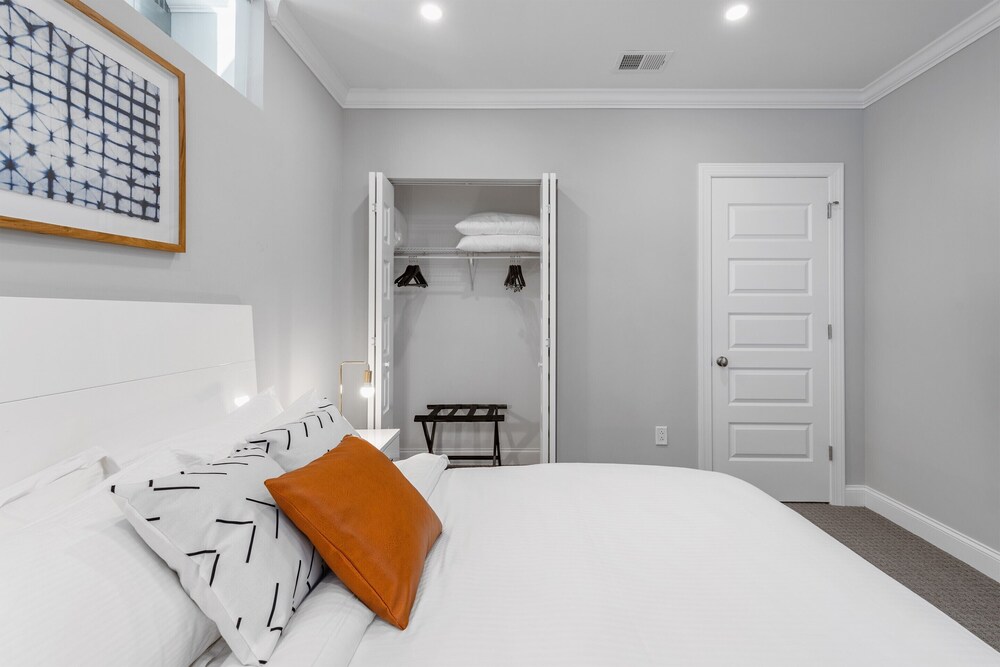 Global Luxury Suites Downtown Pittsburgh - photo 4