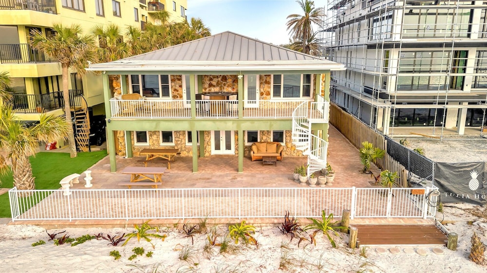 Stones Throw Beachfront Luxury Suites - photo 80