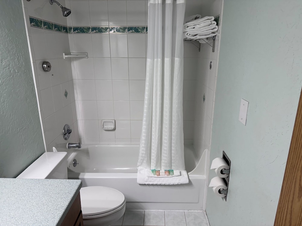 Promenade Inn & Suites Oceanfront - photo 27