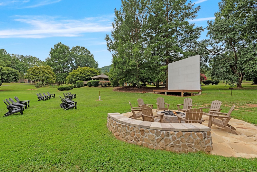Tremont Lodge & Resort - photo 320