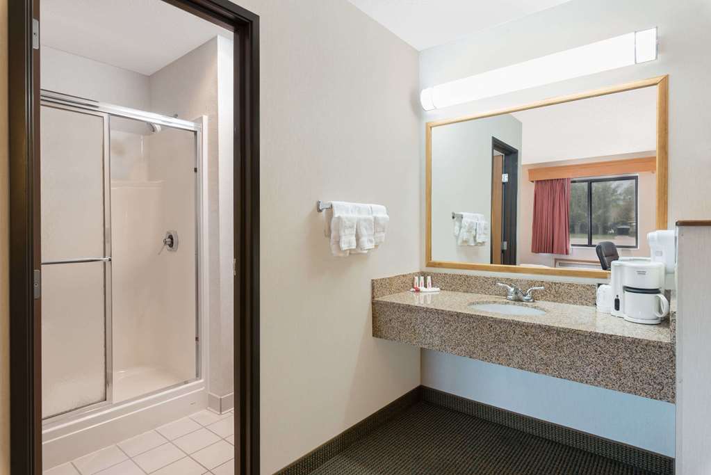 Baymont by Wyndham Hot Springs - photo 7
