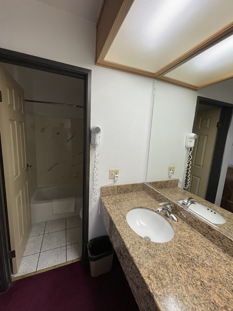 Chino Motel - photo 32