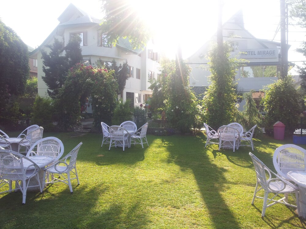 Hotel Mirage - last minute hotel in Srinagar