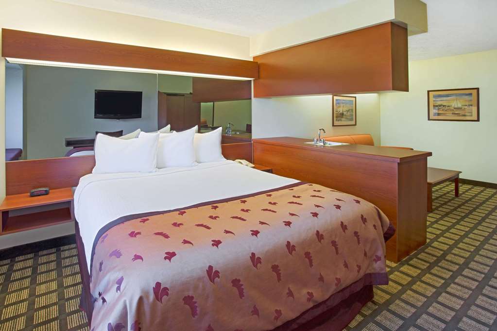 Microtel Inn & Suites by Wyndham Holland - photo 8
