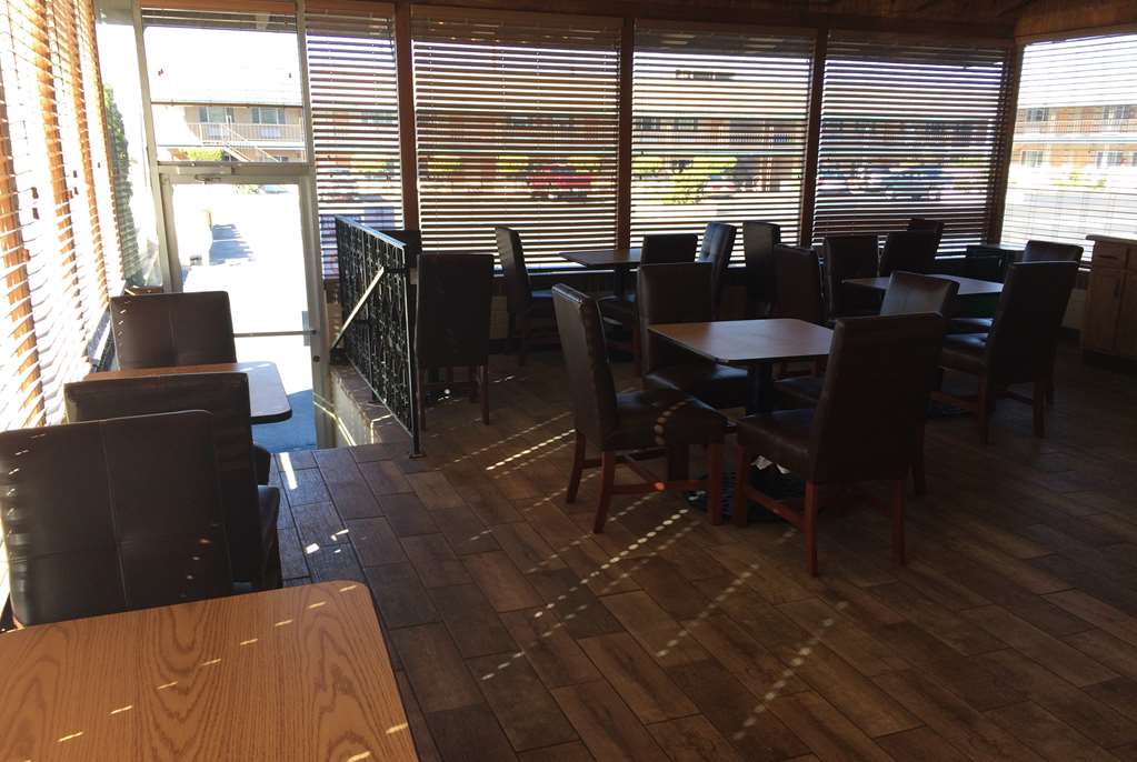 Travelodge by Wyndham Hawthorne - photo 8