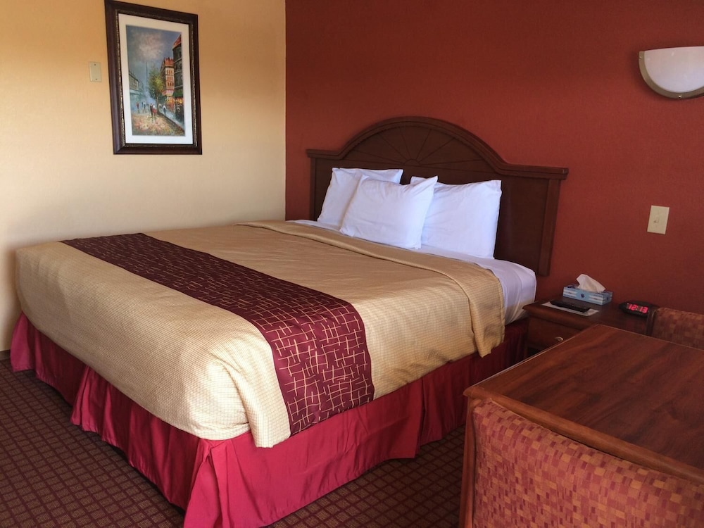 DeQueen Courtyard Inn - photo 14