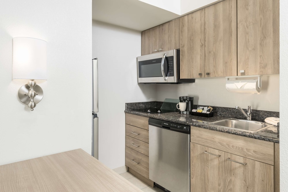 Homewood Suites Miami Airport Blue Lagoon - photo 23
