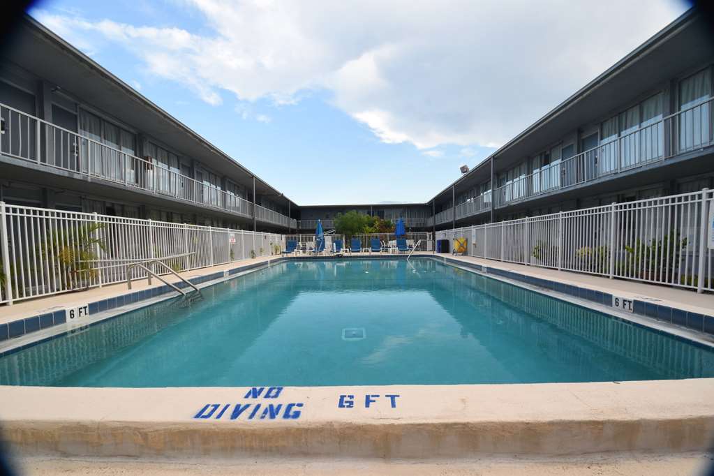 Days Inn by Wyndham Stuart - photo 6
