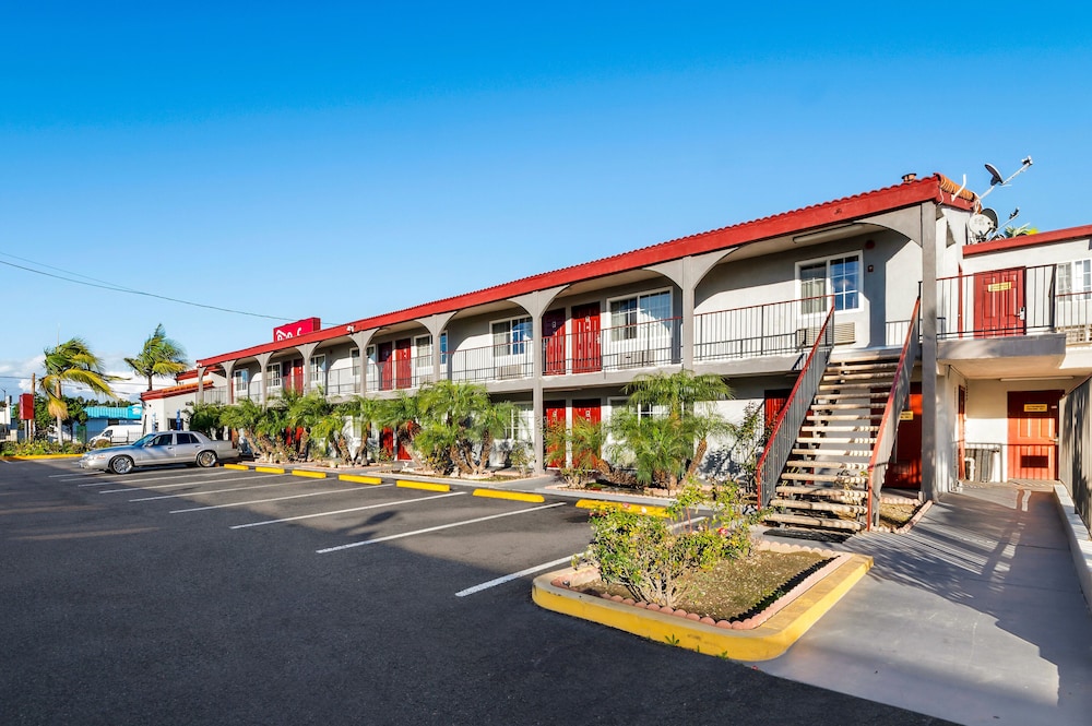 Red Roof Inn Los Angeles Bellflower - photo 30