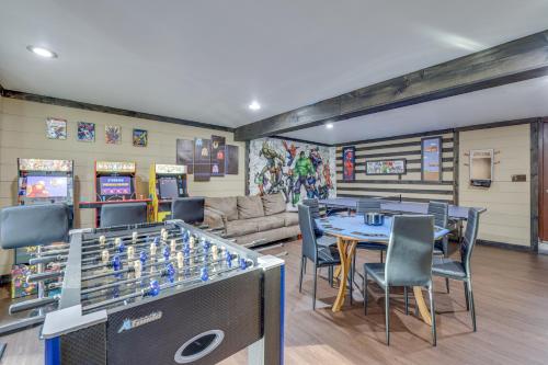 Bear Haven Cabin Epic Game RoomLakeFire Pit — 4-Star Luxury Hotel in Gouldsboro, United States