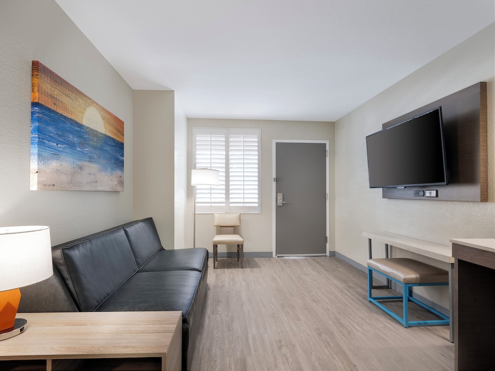 Holiday Inn Resort Orlando Suites Waterpark by IHG - photo 11