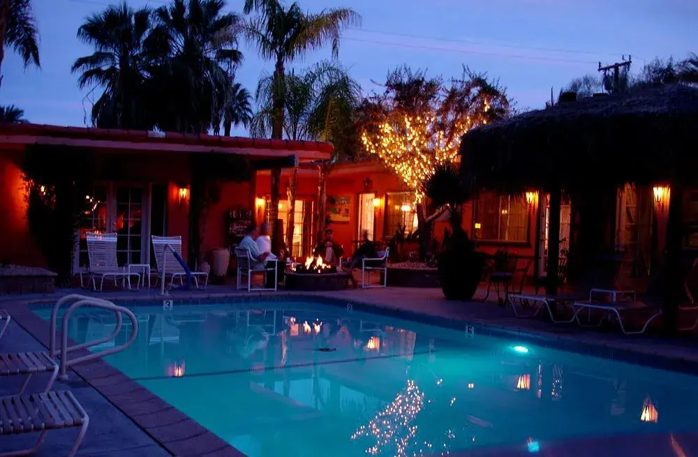 Coyote Inn 21 and Over a Town and Desert Boutique Hotel - photo 4
