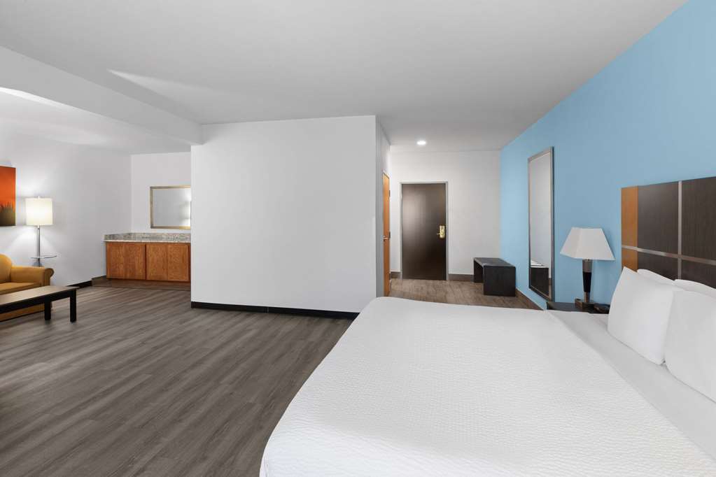 Days Inn & Suites by Wyndham Lubbock Medical Center - photo 40