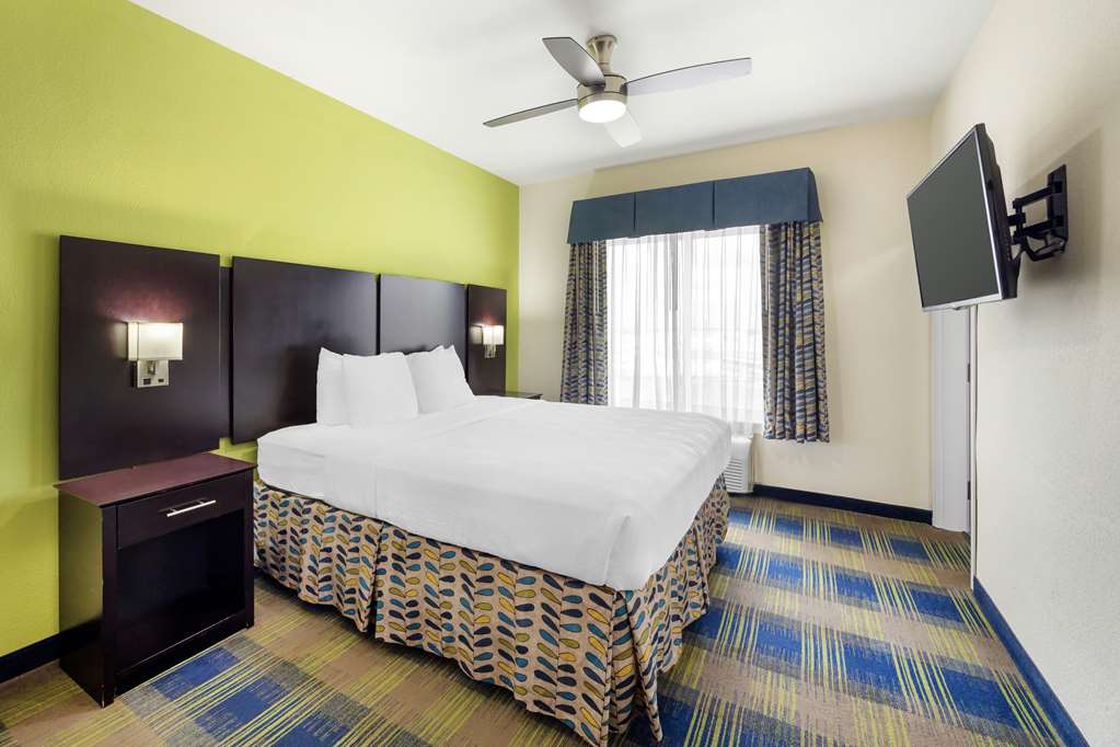 Best Western Plus Pratt - photo 16